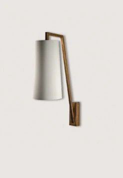 Monty Wall Light Senior